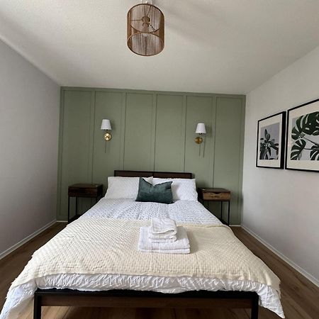 Grace House - 15 Minutes To Central London Thamesmead  エクステリア 写真