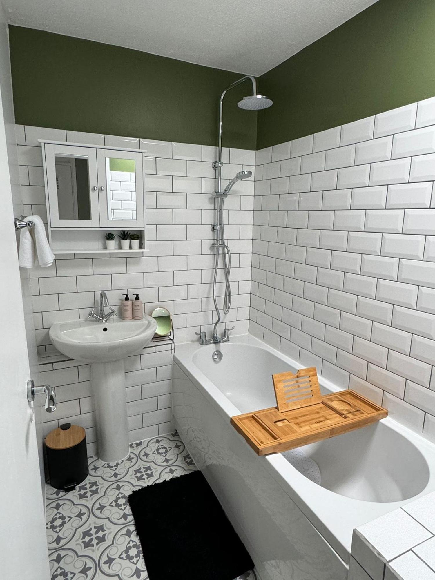 Grace House - 15 Minutes To Central London Thamesmead  エクステリア 写真