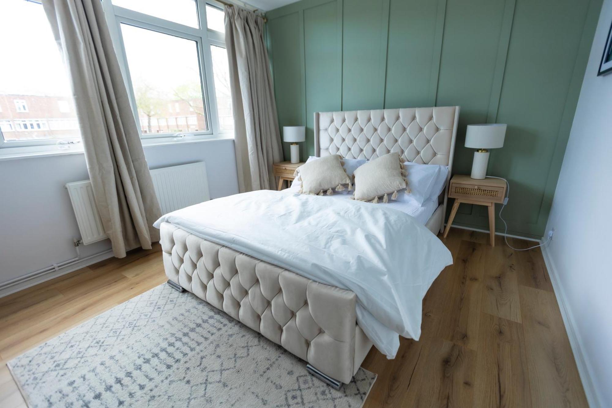 Grace House - 15 Minutes To Central London Thamesmead  エクステリア 写真
